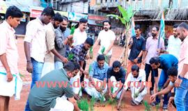 കോ​ട്ട​ച്ചേ​രി ബ​സ് സ്റ്റാ​ൻ​ഡി​ൽ ഞാ​റും വാ​ഴ​യും ന​ട്ട്  യൂ​ത്ത് കോ​ൺ​ഗ്ര​സ് പ്ര​തി​ഷേ​ധം