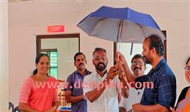 കു​ട വി​ത​ര​ണം ചെ​യ്തു