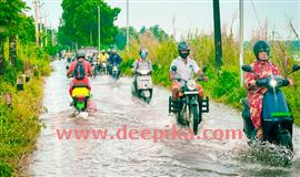 നൂ​റു​ക​ണ​ക്കി​നു വീ​ടു​ക​ൾ, റോഡുകള്‌ വെ​ള്ള​ത്തി​ൽ