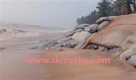 പെ​ർ​വാ​ഡ് ക​ട​പ്പു​റ​ത്തെ ജി​യോ​ബാ​ഗ്  ക​ട​ൽ​ഭി​ത്തി​യും ക​ട​ലെ​ടു​ത്തു