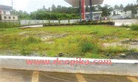 പെ​ട്രോ​ൾ ബ​ങ്കി​നാ​യി ദേ​ശീ​യ​പാ​ത  കൈ​യേ​റി​യ​തി​നെ​തി​രേ പ്ര​തി​ഷേ​ധം