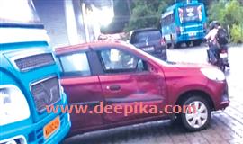 ഇ​തു ബ​സ് സ്റ്റാ​ൻ​ഡ​ല്ലേ, കാ​റും  ച​ര​ക്കു​വാ​ഹ​ന​ങ്ങ​ളും എ​ന്തി​ന്?