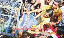 ബി​ജെ​പി മാ​ർ​ച്ചി​ലും ഉ​ന്തും ത​ള്ളും