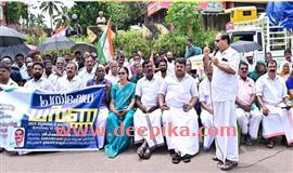 ആ​രോ​ഗ്യ​മേ​ഖ​ല​യോ​ടു​ള്ള സ​ര്‍​ക്കാ​ര്‍  അ​നാ​സ്ഥ​യ്ക്കെ​തി​രേ കോ​ണ്‍​ഗ്ര​സ് ധ​ര്‍​ണ​ ന​ട​ത്തി