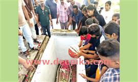 പ​രി​ശീ​ല​ക​ൻ മാ​ത്യു ഡി​ക്രൂ​സി​ന്‍റെ  മൃ​ത​ദേ​ഹ​ത്തോ​ടൊ​പ്പം  ബാ​സ്‌​കറ്റ്ബോ​ളും അ​ട​ക്കം ചെ​യ്തു