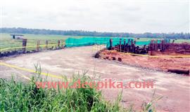 പു​ളി​ക്ക​ല​ച്ചി​റ താ​ത്കാ​ലി​ക ബ​ണ്ട്റോ​ഡ് ബ​ല​പ്പെ​ടു​ത്ത​ി