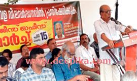 രാ​സ​വ​ളം വി​ല​വ​ർ​ധ​ന​യ്ക്കെ​തി​രേ ക​ർ​ഷ​ക​സം​ഘം സ​മ​രം