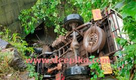 മ​ല​യോ​ര ഹൈ​വേ​യി​ൽ ചെ​റു​പു​ഴ പാ​ക്ക​ഞ്ഞി​ക്കാ​ടും ക​ല്ല​ങ്കോ​ട് ബോം​ബെ മു​ക്കി​ലും വാ​ഹ​നാ​പ​ക​ടം