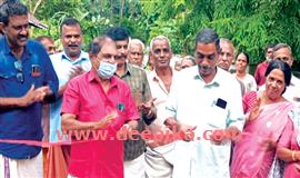 പരിയാരത്തെ ക​നാ​ൽറോ​ഡ് നാ​ടി​നു സ​മ​ർ​പ്പി​ച്ചു