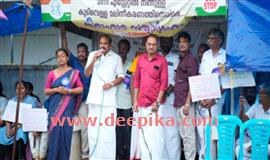 കി​ണ​റു​ക​ളി​ലെ രാ​സ​മാ​ലി​ന്യം ; കാ​ട്ടൂ​രി​ൽ കൂ​ട്ട ഉ​പ​വാ​സം