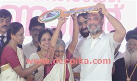 ആ​വേ​ശ​ത്തോ​ടെ ജ​നാ​വ​ലി രാ​ഹു​ല്‍ ഗാ​ന്ധി​യെ വ​ര​വേ​റ്റു