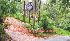സം​ര​ക്ഷ​ണ​വേ​ലി​യി​ല്ലാ​ത്ത  ട്രാ​ൻ​സ്ഫോ​ർ​മ​ർ ഭീഷണി
