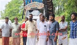 അ​മി​തഭാ​രം ക​യ​റ്റി​ ലോ​റി​ സർവീസ്: പാ​ല​വും റോ​ഡും ത​ക​ർ​ന്നു