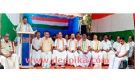 യു​ഡി​എ​ഫ്  രാ​പക​ൽ  സ​മ​രം ന​ട​ത്തി