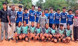 ചി​റ്റാ​രി​ക്കാ​ലിനും കാ​സ​ർ​ഗോ​ഡിനും കി​രീ​ടം