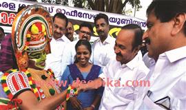 ഭ​ര​ണ​പ​ക്ഷ സം​ഘ​ട​ന​ക​ള്‍ രാ​ജ​സ​ദ​സി​ലെ  വി​ദൂ​ഷ​ക​രെ പോ​ലെ: പ്ര​തി​പ​ക്ഷ​നേ​താ​വ്