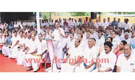 ആ​രോ​ഗ്യ കേ​ര​ളം ത​ക​ര്‍​ത്തു, ഉ​ത്ത​ര​വാ​ദി  ആ​രോ​ഗ്യ മ​ന്ത്രി: വി.​ഡി. സ​തീ​ശ​ന്‍