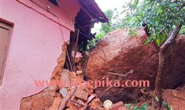 ജി​ല്ല​യി​ൽ ക​ന​ത്ത മ​ഴ; നി​ര​വ​ധി വീ​ടു​ക​ൾ ത​ക​ർ​ന്നു