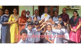 വി​ദ്യാ​ർ​ഥി​ക​ളെ അ​നു​മോ​ദി​ച്ചു