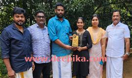 വി​ദ്യാ​ർ​ഥി​നി​യെ ആ​ദ​രി​ച്ചു