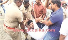 കൈ​ക്കൂ​ലി വാ​ങ്ങു​ന്ന​തി​നി​ടെ കൊ​ച്ചി കോ​ര്‍​പ​റേ​ഷ​നി​ലെ  ര​ണ്ട് ഉ​ദ്യോ​ഗ​സ്ഥ​ര്‍ പി​ടി​യി​ല്‍