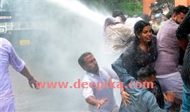 ആ​രോ​ഗ്യ മ​ന്ത്രിയുടെ രാ​ജി ആ​വ​ശ്യ​പ്പെ​ട്ട്  യൂ​ത്ത് കോ​ൺ​ഗ്ര​സ് ഡി​എം​ഒ  ഓ​ഫീ​സ് മാ​ർ​ച്ചി​ൽ സം​ഘ​ർ​ഷം