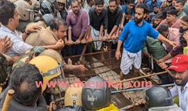 യൂ​ത്ത്‌​കോ​ണ്‍​ഗ്ര​സി​ന്‍റെ ക​ള​ക്ട​റേ​റ്റ് മാ​ര്‍​ച്ചി​ല്‍ സം​ഘ​ര്‍​ഷം