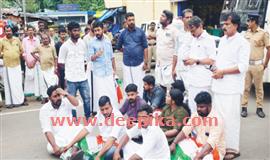 സ്വ​കാ​ര്യ ബാ​ങ്ക്ശാ​ഖ അ​ധി​കൃ​ത​രു​ടെ ഭീ​ഷ​ണി;  വീ​ട്ട​മ്മ  ജീ​വ​നൊ​ടു​ക്കി​യ സം​ഭ​വ​ത്തി​ൽ  പ്ര​തി​ഷേ​ധം, സം​ഘ​ർ​ഷം