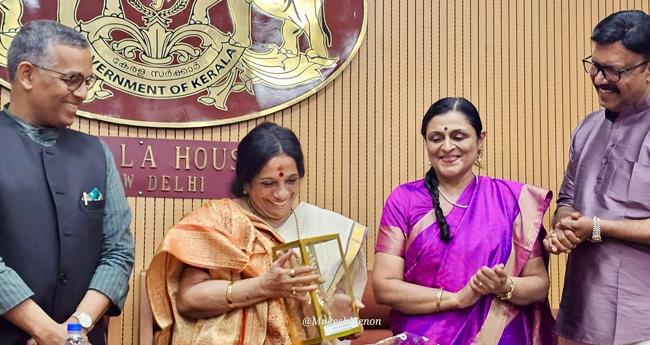 പ​ദ്മ​ശ്രീ പു​ര​സ്കാ​രം ല​ഭി​ച്ച പ്ര​ഫ. ഓ​മ​ന​ക്കു​ട്ടി​യ​മ്മ​യ്ക്ക് സ്വീ​ക​ര​ണം