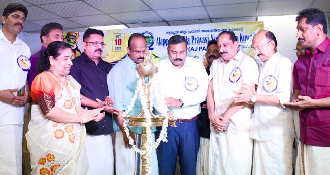 ഓ​ണാ​ഘോ​ഷം സം​ഘ​ടി​പ്പി​ച്ച് ആ​ല​പ്പു​ഴ ജി​ല്ലാ പ്ര​വാ​സി അ​സോ​സി​യേ​ഷ​ൻ കു​വൈ​റ്റ്‌