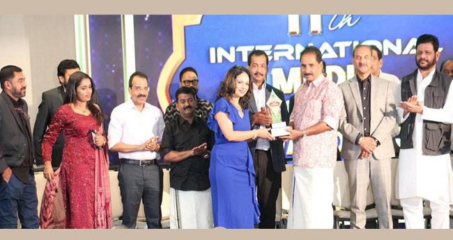 ഇ​ന്ത്യ പ്ര​സ് ക്ല​ബി​ന്‍റെ  വി​മ​ൻ എം​പ​വ​ർ​മെ​ന്റ് അ​വാ​ർ​ഡ്  ആ​ശാ തോ​മ​സ് മാ​ത്യു​വി​ന്