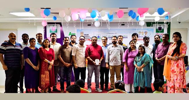 കെ​പി​എ സെ​ൻ​ട്ര​ൽ ക​മ്മി​റ്റി അം​ഗം നാ​രാ​യ​ണ​ന് യാ​ത്ര​യ​യ​പ്പ് ന​ൽ​കി 