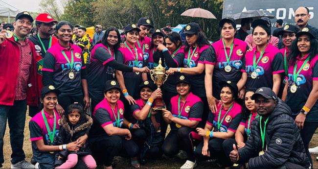 യു​ക്മ കേ​ര​ള​പൂ​രം വ​ള്ളം​ക​ളി​യി​ൽ ലി​വ​ർ​പൂ​ൾ മ​ല​യാ​ളി അ​സോ​സി​യേ​ഷ​ൻ വ​നി​താ ടീം ​ കി​രീ​ടം ചൂ​ടി 