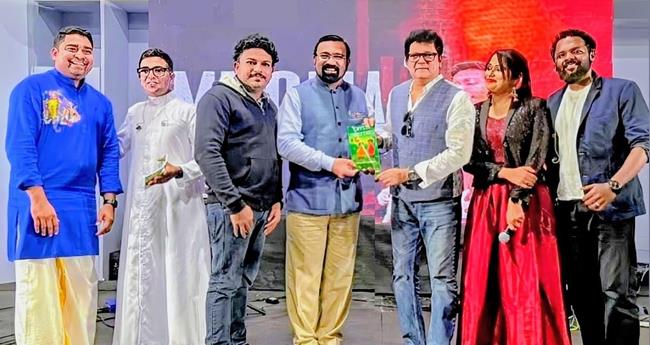 മ​ല​യാ​ളി യു​വ എ​ഴു​ത്തു​കാ​ര​ൻ പ്ര​ശാ​ന്ത് പ​ഴ​യി​ട​ത്തി​ന്‍റെ ബാ​ല​സാ​ഹി​ത്യ​കൃ​തി പ്ര​കാ​ശ​നം ചെ​യ്തു