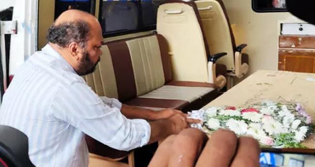 കെ​നി​യ​യിലെ അപ​ക​ട​ത്തി​ല്‍ മ​രി​ച്ച മ​ല​യാ​ളി​ക​ളു​ടെ മൃ​ത​ദേ​ഹം നാ​ട്ടി​ലെ​ത്തി​ച്ചു