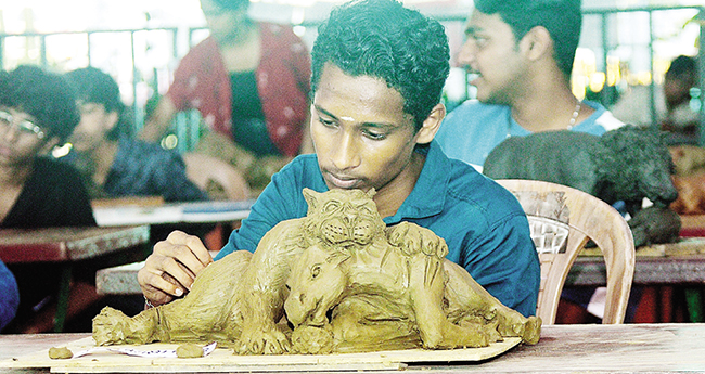 പ്ര​​വൃ​​ത്തി പ​​രി​​ച​​യ​​മേ​​ള​​യി​​ൽ കി​​ളി​​മാ​​നൂ​​ര്‍ മോ​​ഡ​​ല്‍ ഹ​​യ​​ര്‍ സെ​​ക്ക​​ഡ​​റി സ്കൂ​​ളി​​ലെ അ​​മ​​ല്‍​രാ​​ജ് നി​​ര്‍​മി​​ച്ച പു​​ലി​​യു​​ടെ വേ​​ട്ട​​യാ​​ട​​ല്‍ രൂ​​പം