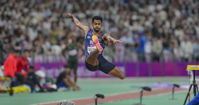 ഏ​ഷ്യ​ൻ ഗെ​യിം​സ് ലോം​ഗ് ജം​പി​ൽ വെ​ള്ളി നേ​ടു​ന്ന മ​ല​യാ​ളി താ​രം മു​ര​ളി ശ്രീ​ശ​ങ്ക​ർ.