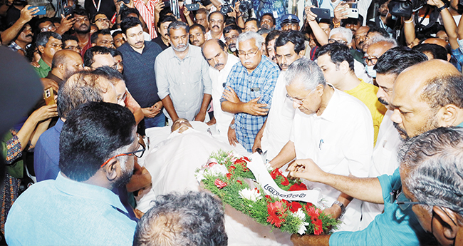 അ​​​ന്ത​​​രി​​​ച്ച സി​​​പി​​​ഐ സം​​​സ്ഥാ​​​ന സെ​​​ക്ര​​​ട്ട​​​റി കാ​​​നം രാ​​​ജേ​​​ന്ദ്ര​​​ന് മു​​​ഖ്യ​​​മ​​​ന്ത്രി പി​​​ണ​​​റാ​​​യി വി​​​ജ​​​യ​​​ന്‍ ഇ​​​ന്ന​​​ലെ കൊ​​ച്ചി​​യി​​ലെ ആ​​​ശു​​​പ​​​ത്രി​​​യി​​​ലെ​​​ത്തി അ​​​ന്തി​​​മോ​​​പ​​​ചാ​​​ര​​​മ​​​ര്‍​പ്പി​​​ക്കു​​​ന്നു.
