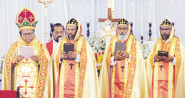 മാ​​ർ​​ത്തോ​​മാ സ​​ഭ​​യി​​ൽ ന​​വാ​​ഭി​​ഷി​​ക്ത​​രാ​​യ സ​​ഖ​​റി​​യാ​​സ് മാ​​ർ അ​​പ്രേം, ഡോ. ​​ജോ​​സ​​ഫ് മാ​​ർ ഇ​​വാ​​നി​​യോ​​സ്, മാ​​ത്യൂ​​സ് മാ​​ർ സെ​​റാ​​ഫിം എ​​ന്നീ എ​​പ്പി​​സ്കോ​​പ്പ​​മാ​​ർ സ​​ഭാ​​ധ്യ​​ക്ഷ​​ൻ ഡോ. ​​തി​​യ​​ഡോ​​ഷ്യ​​സ് മാ​​ർ​​ത്തോ​​മ്മാ മെ​​ത്രാ​​പ്പോ​​ലീ​​ത്ത​​യ്ക്കൊ​​പ്പം.