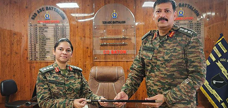നോ​ർ​ത്തേ​ൺ ക​മാ​ൻ​ഡ് തി​യേ​റ്റ​റി​ലെ ഫ്ര​ണ്ട്‌​ലൈ​ൻ ഡി​വി​ഷ​ണ​ൽ ആ​ർ​മി സ​ർ​വീ​സ് കോ​ർ​പ്‌​സ് ബ​റ്റാ​ലി​യ​ന്‍റെ ക​മാ​ൻ​ഡ​റാ​യി കേ​ണ​ൽ പ്രി​യ​ങ്ക സിം​ഗ് ചു​മ​ത​ല​യേ​റ്റു, ഇ​ന്‍റി​മേ​റ്റ് സ​പ്ലൈ​സ്, ട്രാ​ൻ​സ്‌​പോ​ർ​ട്ട് ക​വ​ർ എ​ന്നി​വ ന​ൽ​കു​ന്ന​തി​നു​ള്ള ഉ​ത്ത​ര​വാ​ദി​ത്ത​മു​ള്ള ആ​ദ്യ​ത്തെ വ​നി​താ ക​മാ​ൻ​ഡിം​ഗ് ഓ​ഫീ​സ​റാ​ണ് പ്രി​യ​ങ്ക സിം​ഗ്.