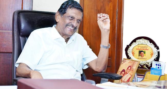 ഞാ​ൻ ഒ​രു ത​നി നാ​ട്ടി​ൻ​പു​റ​ത്തു​കാ​ര​ൻ